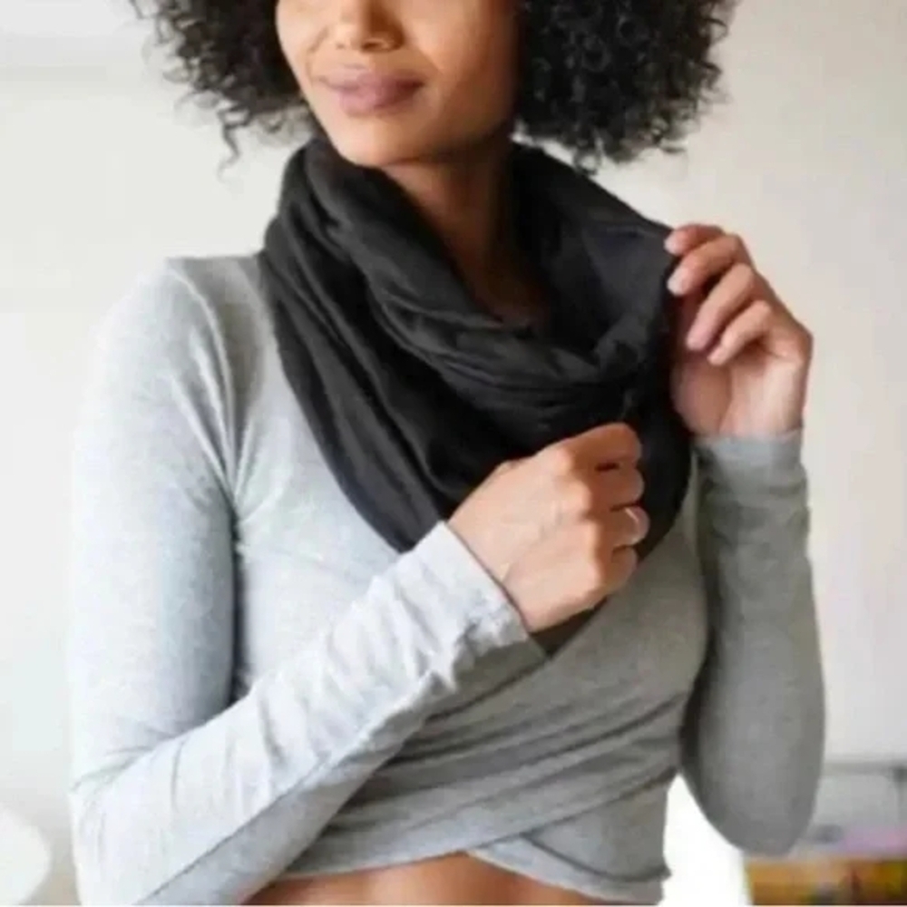 Beyond Yoga Black Infinity Scarf with Zipper NWT - Picture 2 of 8